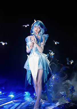 Cosplayer Character Wuthering Waves in Blue Fantasy