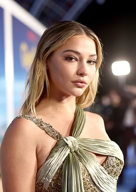 Madelyn Cline at an event