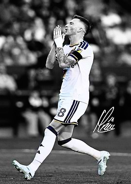 Reus Soccer Player Praying on Field