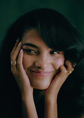 olivia dean with hands on cheeks