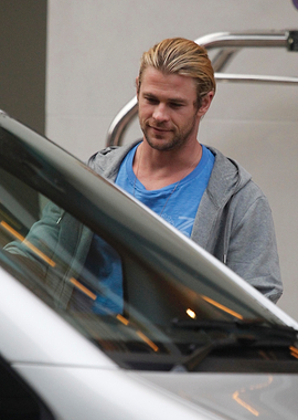 Chris Hemsworth in a Grey Hoodie