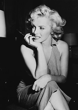 Marilyn Monroe Smoking