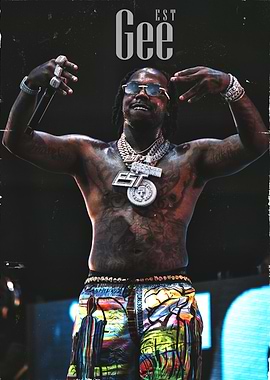 Rapper est Gee Performing On Stage