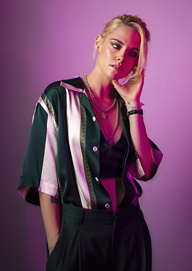 Kristen Stewart in stylish outfit