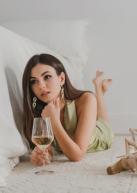 victoria justice with Wine and Heels