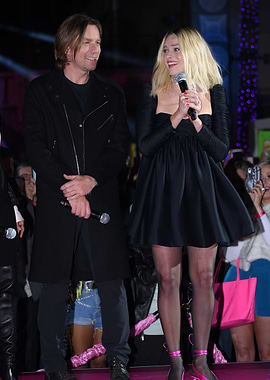 Ewan McGregor and Margot Robbie on Stage