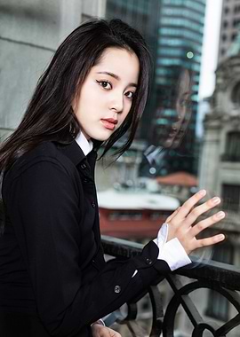 Ouyang Nana in black jacket on balcony