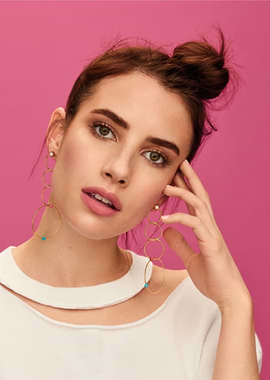 Emma Roberts with long dangling earrings