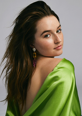 Kaitlyn Dever in Green Dress with Earrings