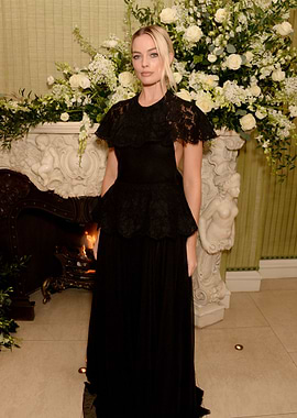 Margot Robbie in Black Lace Dress