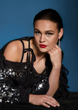 Sophie Skelton in Black Sequined Dress