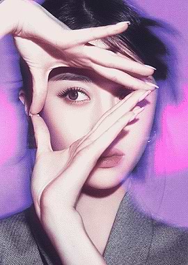 Yunjin LE SSERAFIM “EASY”