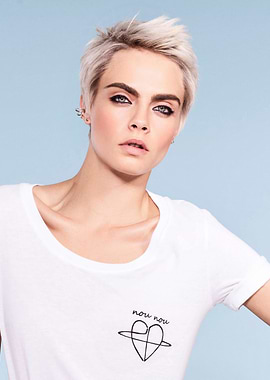 Cara Delevingne in White T-Shirt