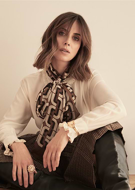 Alison Brie in Retro Fashion