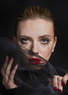 Scarlett Johansson with dramatic makeup