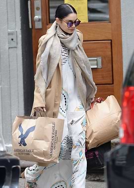 Vanessa Hudgens shopping