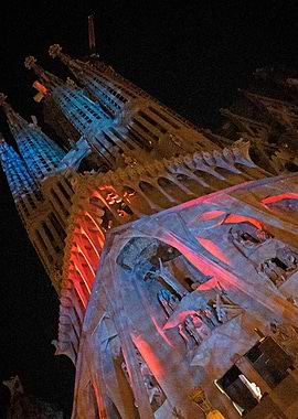 Sagrada Familia illuminated at night