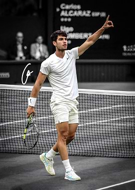 Carlos Alcaraz celebrating on court