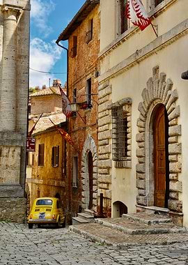 Yellow Fiat 500 in Italian Alley
