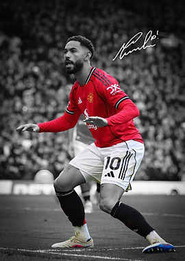 Matheus Cunha Manchester Action Shot