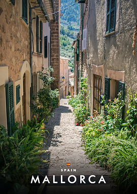Charming Stone Alleyway in Mallorca
