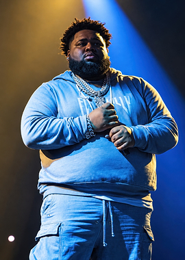 Rod Wave Performing on Stage