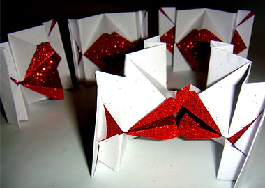Kiss me Origami talking lips