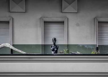 Dummy to the balcony