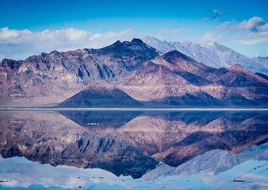 Mountain peaks reflected in the still waters of the Bon ...