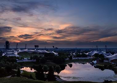 Late sunset/blue hour with dramatic sky over Munich, Ge ...