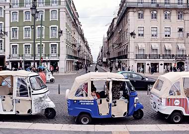 Um tuktuk a tua espera