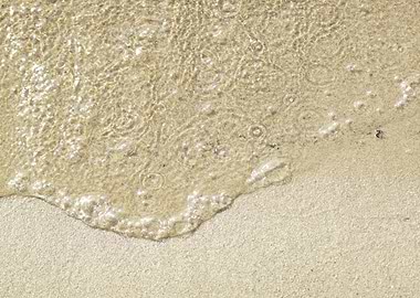 Lakeside beach water flow