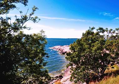 A glimpse of the sea