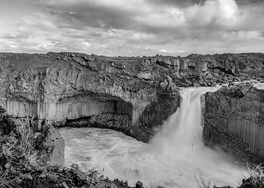 Aldeyjarfoss in Black and