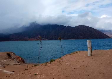 Montaas en la niebla