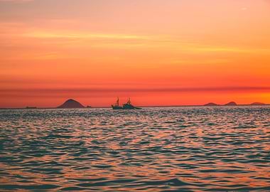 Sossengo pirate boat sunse