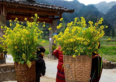 Kids with baskets flower