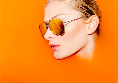 Woman with sunglasses