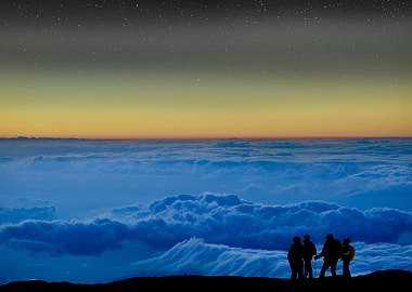 Climbers above the cloud