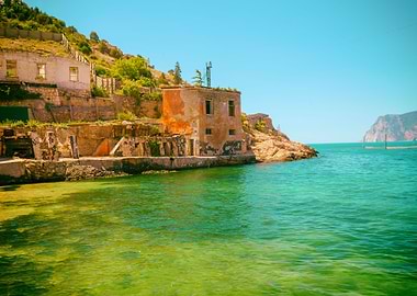 Abandoned Structures On Ro