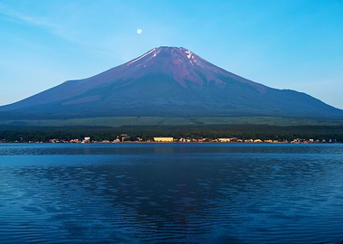 Fuji mountain with lake