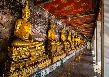 The row of Buddha statues