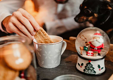 Cozy Xmas Cocoa Snow Globe