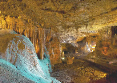 Blanchard Springs Caverns