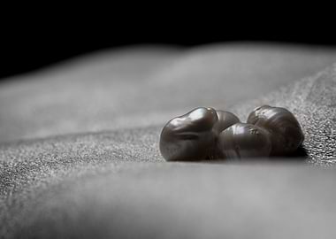 Abstract Pearls bodyscape