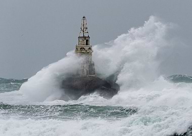 Huge waves at the sea