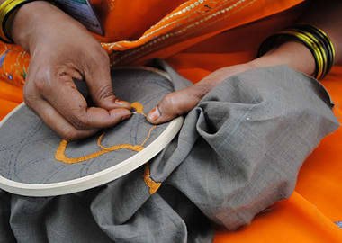 Hand needle and thread