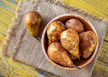 Bowl of fresh pears