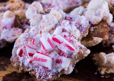 Peppermint Saltine Bark