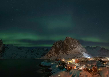 Green above Hamnoy